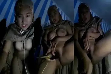 Bokep Hijab Mukenah Colok Memek Pakai Terong poster