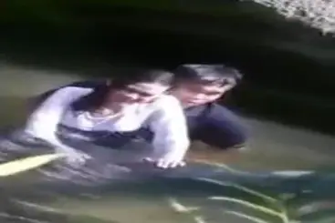 Dokumentasi Gadis Cantik Pasrah Kasur Sungai poster